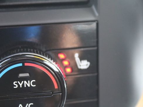 Used 2024 Nissan Rogue SV w/ SV Premium Package FWD image 46