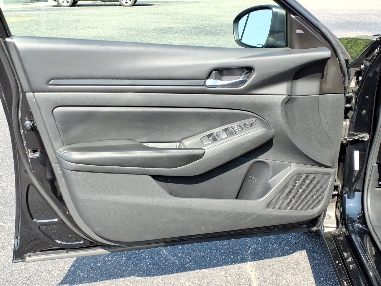 Used 2024 Nissan Altima 2.5 SV FWD image 5
