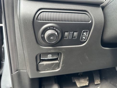 New 2024 Jeep Wagoneer Series III w/ Rear Seat Video Group 1 image 28