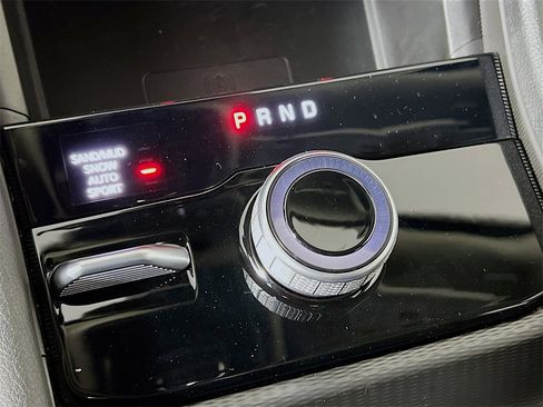 Used 2023 Jeep Grand Cherokee Limited w/ Luxury Tech Group II image 18