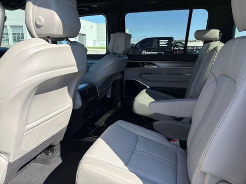 New 2026 Jeep Grand Wagoneer Limited AWD/4WD image 9