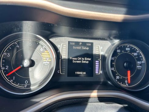 Used 2016 Jeep Cherokee Latitude w/ Cold Weather Group FWD image 15
