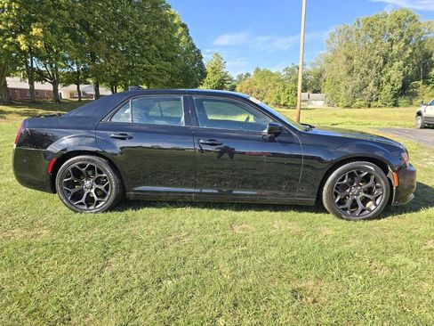 Used 2019 Chrysler 300 S image 4