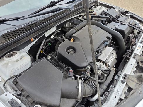 Used 2020 Chevrolet Malibu LT FWD image 35