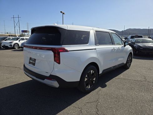 New 2026 Kia Carnival LXS image 3