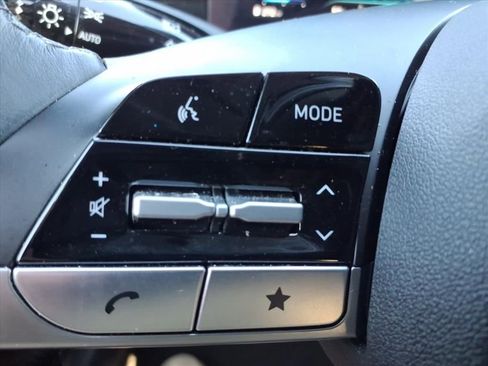 Used 2025 Hyundai Elantra SEL image 20