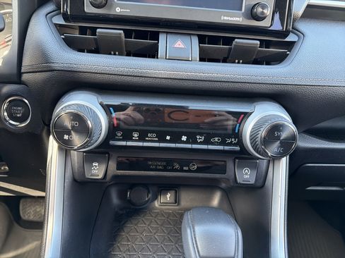 Used 2021 Toyota RAV4 XLE image 22