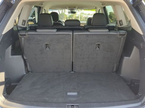 Used 2025 Volkswagen Atlas SE image 13