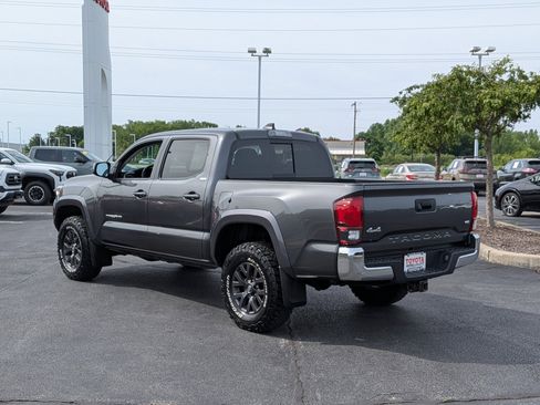 Used 2020 Toyota Tacoma SR5 AWD/4WD image 6