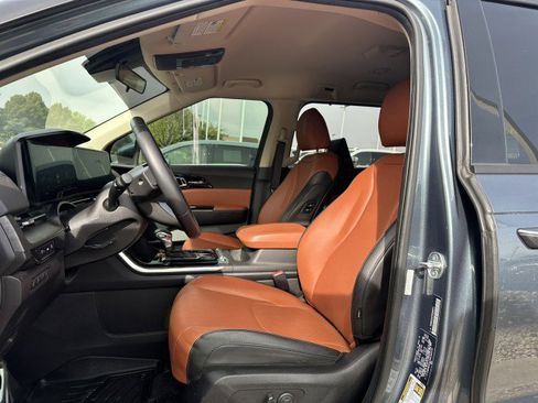 Used 2024 Kia Carnival SX image 11