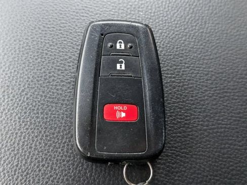 Used 2021 Toyota RAV4 XLE FWD image 32