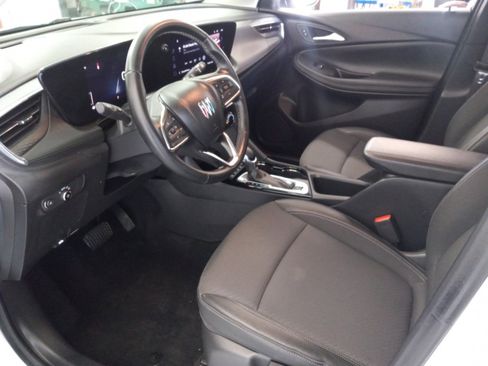 Used 2025 Buick Encore GX Preferred AWD/4WD image 4
