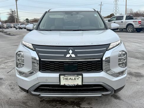 New 2025 Mitsubishi Outlander SE image 2