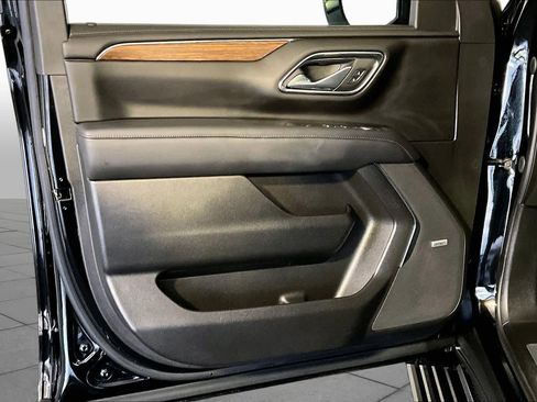Used 2023 Chevrolet Tahoe High Country w/ Premium Package 2 AWD/4WD image 22