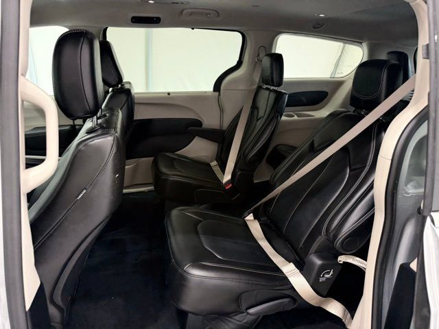 Used 2024 Chrysler Pacifica Touring-L AWD/4WD image 20