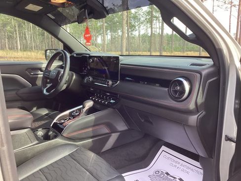 Used 2023 Chevrolet Colorado Z71 w/ Z71 Convenience Package 2 image 17