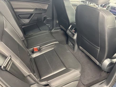 Used 2021 Volkswagen Atlas Cross Sport SE image 22