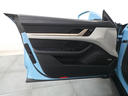 Used 2020 Porsche Taycan 4S image 21