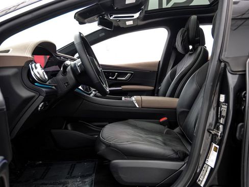 Used 2023 Mercedes-Benz EQS 580 4MATIC Sedan image 4