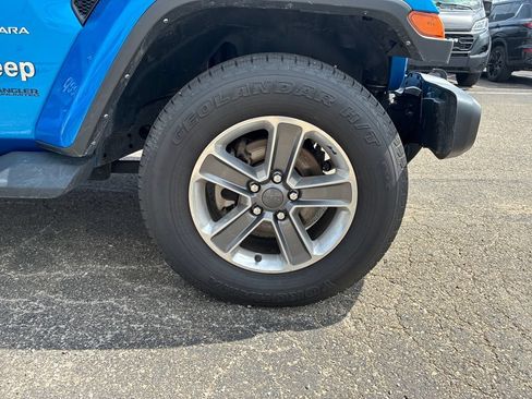 Used 2022 Jeep Wrangler Unlimited Sahara w/ LED Lighting Group AWD/4WD image 9