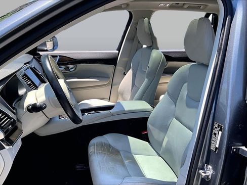 Used 2018 Volvo XC90 T5 Momentum w/ Convenience Package FWD image 8