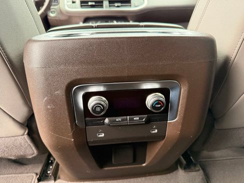 Used 2022 GMC Yukon SLT AWD/4WD image 27