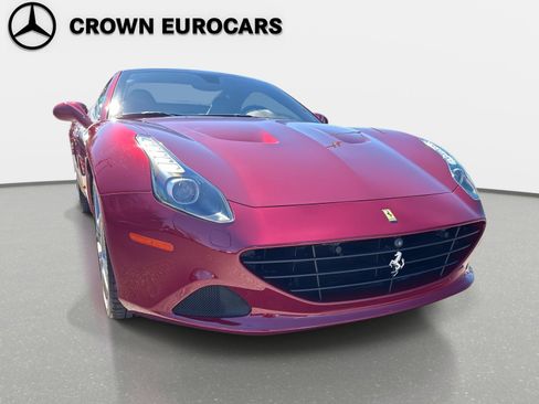 Used 2015 Ferrari California T image 8