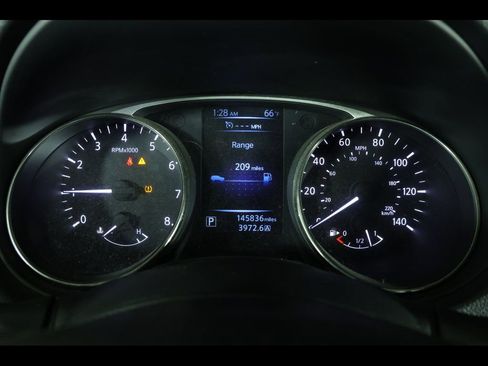 Used 2015 Nissan Rogue SV image 18