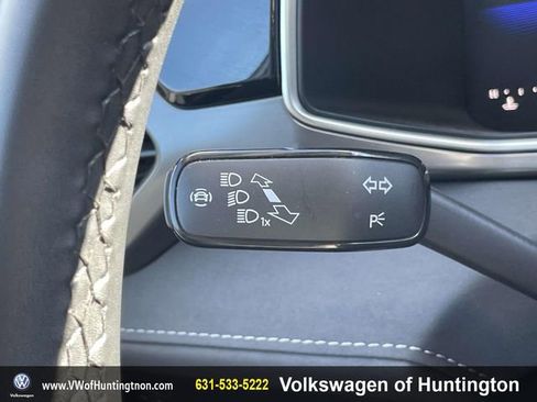 Certified 2025 Volkswagen Taos SE w/ Taos Adventure Package (SXB) image 19