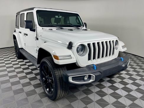 Used 2023 Jeep Wrangler Sahara image 8