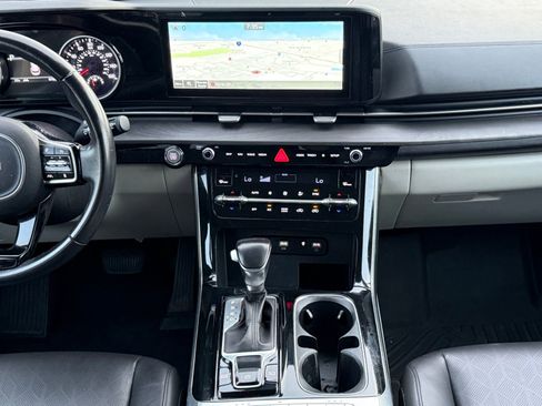 Used 2022 Kia Carnival EX FWD image 21