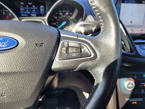 Used 2019 Ford Escape Titanium image 32