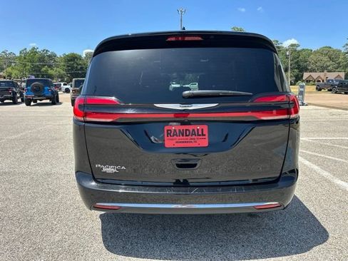 Certified 2025 Chrysler Pacifica Select FWD image 7