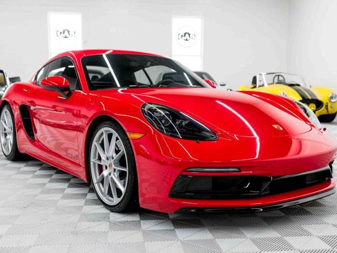 Used 2024 Porsche 718 Cayman GTS RWD image 5
