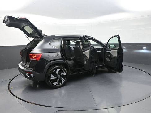 Used 2024 Volkswagen Taos SE AWD/4WD image 35