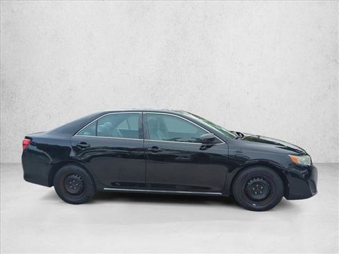 Used 2013 Toyota Camry LE FWD image 4