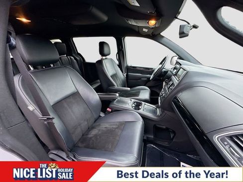 Used 2014 Dodge Grand Caravan SXT image 28