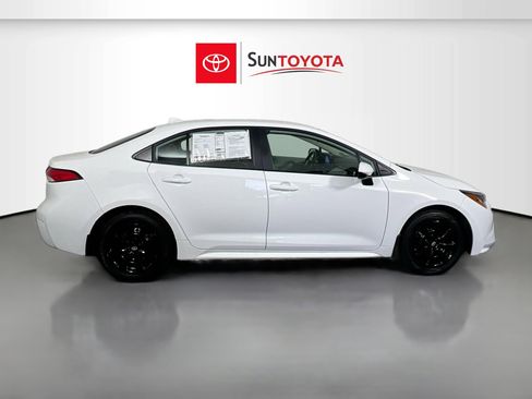 Used 2025 Toyota Corolla LE image 2