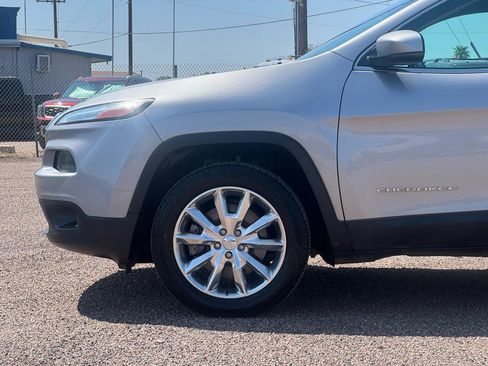 Used 2016 Jeep Cherokee Limited FWD image 4