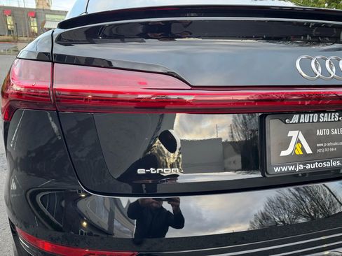 Used 2022 Audi e-tron Premium Plus image 14