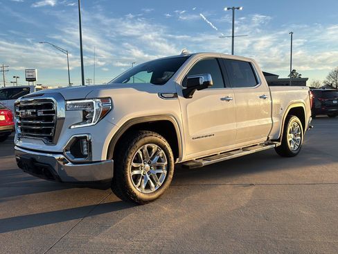 Used 2022 GMC Sierra 1500 SLT image 2