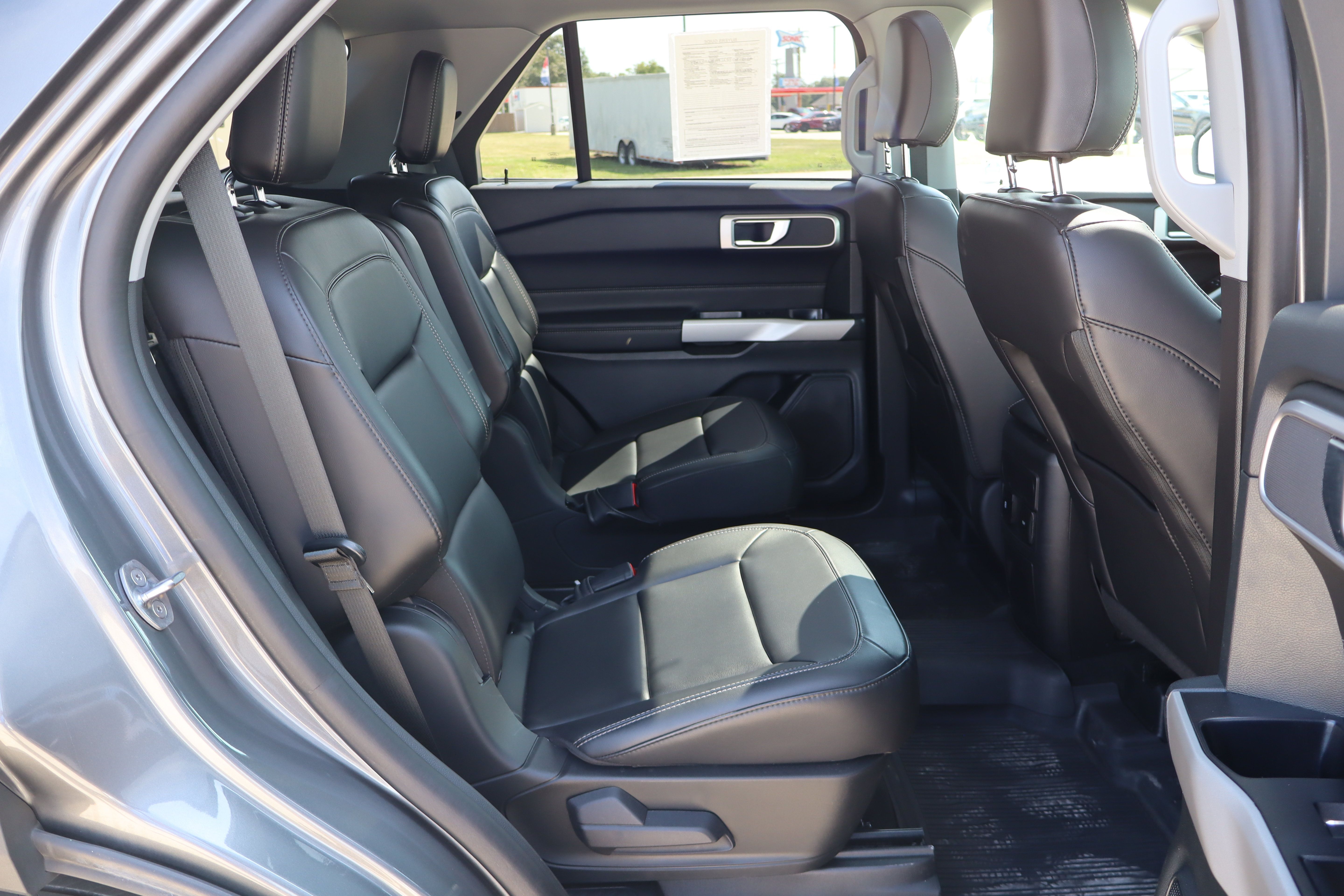 Used 2024 Ford Explorer XLT w/ Equipment Group 202A AWD/4WD image 13