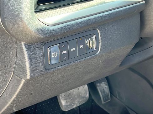 Used 2024 Chevrolet Traverse LT w/ Trailering Package AWD/4WD image 13