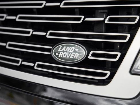 Used 2023 Land Rover Range Rover SE image 8