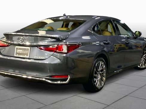 Used 2025 Lexus ES 300h w/ Luxury Package image 12