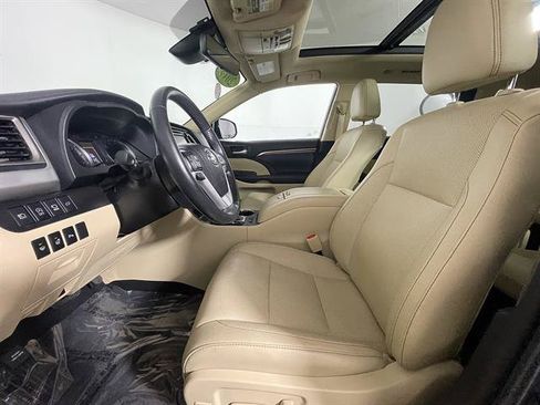 Used 2019 Toyota Highlander Limited Platinum AWD/4WD image 8