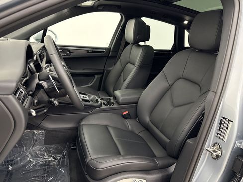New 2025 Porsche Macan image 5