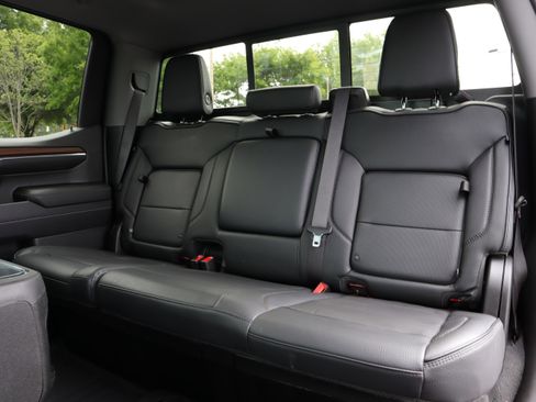 Used 2023 GMC Sierra 1500 Denali w/ Technology Package AWD/4WD image 9