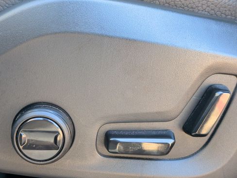 Used 2025 Volvo XC60 B5 Plus image 32