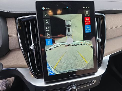 New 2026 Volvo XC90 B6 Plus w/ Protection Package Premier image 20